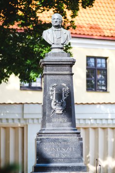 Pomnik Moniuszki w Wilnie przemówił po litewsku